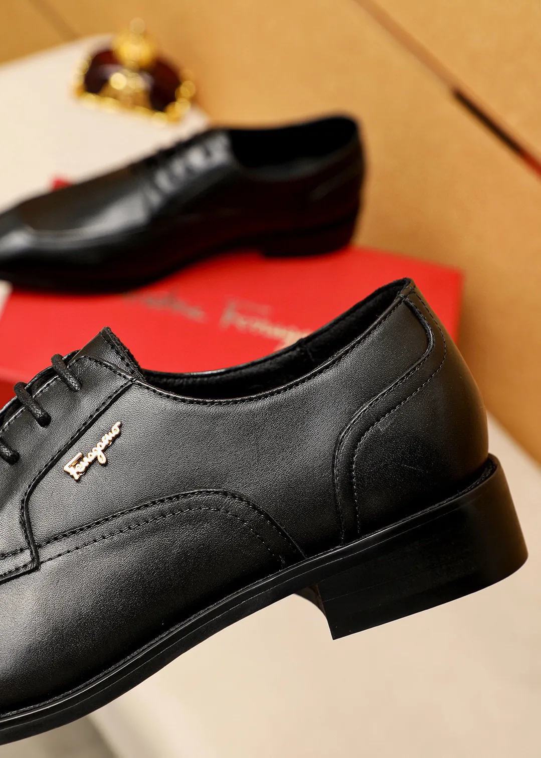 Men's shoes 💰442 💐 Product trademark: Ferragamo "Ferragamo" business leather shoes Regular size: 38-44 (45.46🉑️customized) Product materials: Selected imported first-layer calfskin upper + luxury hardware buckle, imported water-dyed cow leather lining. Strong three-dimensional visual effect, original combination outsole Color: 2⃣️colors available